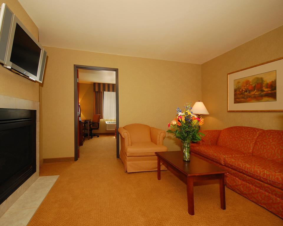 Comfort Suites At Par 4 Resort Waupaca Buitenkant foto