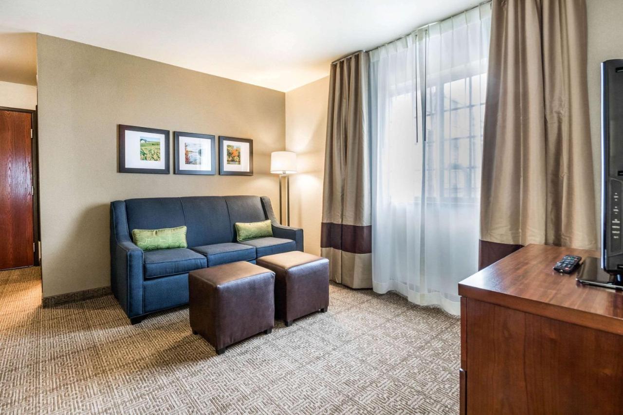 Comfort Suites At Par 4 Resort Waupaca Buitenkant foto